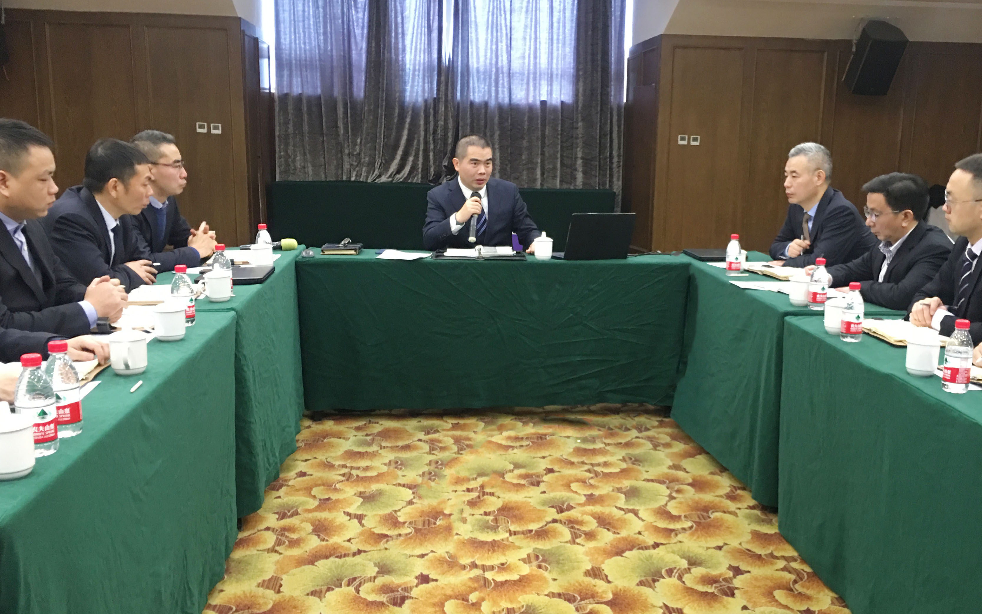 直面問題、團結(jié)協(xié)作、積極有為